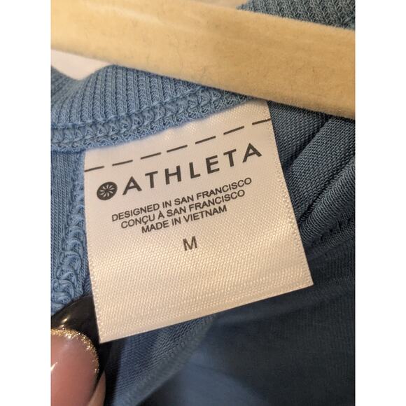 Athleta 3/4 Length Sleeve Scoop Neck Soft Blue Athleisure Top Womens Size Medium - Picture 3 of 8